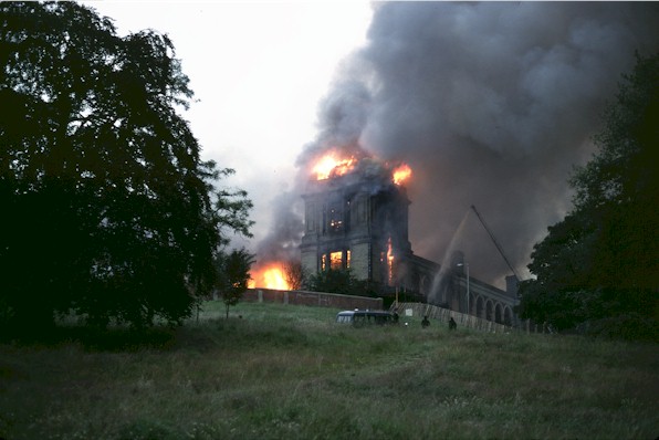 ally_pally_fire2_1980.jpg (56665 bytes)