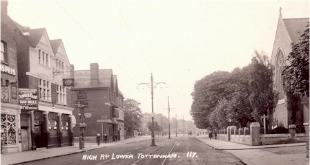 entrance_spurs_high_road.jpg (32180 bytes)