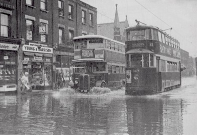 floods_green_lanes_1937.jpg (40312 bytes)