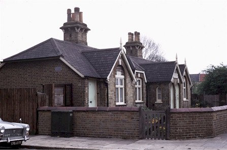 forsters_almshouses2_1973.jpg (35905 bytes)