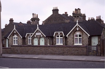 forsters_almshouses_philip_lane_1973.jpg (39504 bytes)