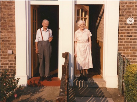 mr_potter_ivy_pearman_summerhill_road_1990.jpg (47345 bytes)