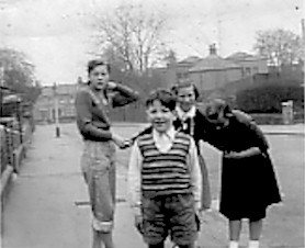 norma_shirley_friend_geoff.jpg (19447 bytes)