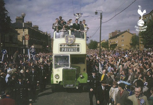spurs_bus_fa_cupparade_1961.jpg (57661 bytes)