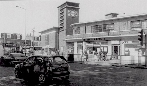 turnpikelane_station.jpg (48921 bytes)