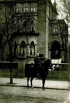 david_gestetner_124_highbury_new_park_circa_1905.jpg (27007 bytes)