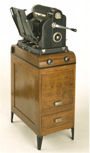early_gestetner_machine.jpg (13957 bytes)