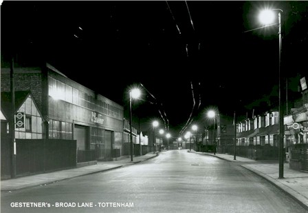 gestetners_broad_lane_at_night.jpg (32586 bytes)
