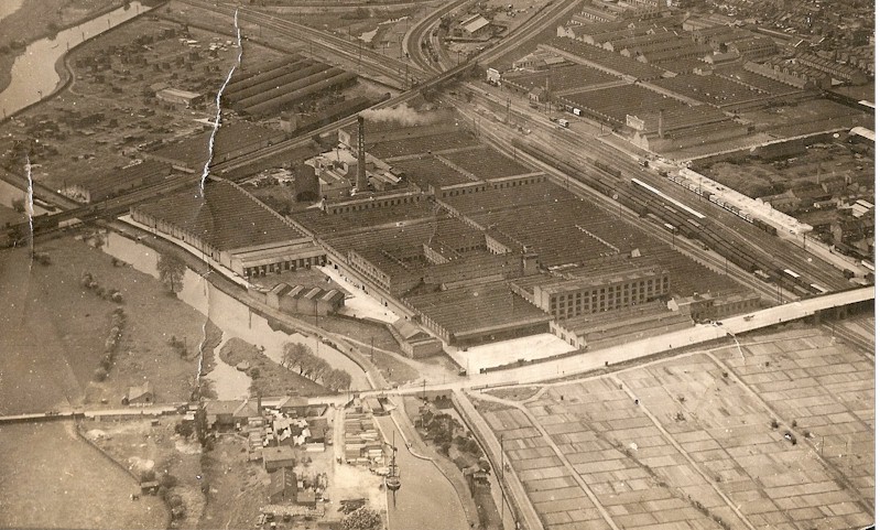 harris_lebus_factory_ferry_lane.jpg (157662 bytes)