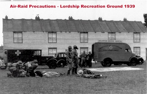 lordship_rec_1939_air_raid_precautions2.jpg (51861 bytes)