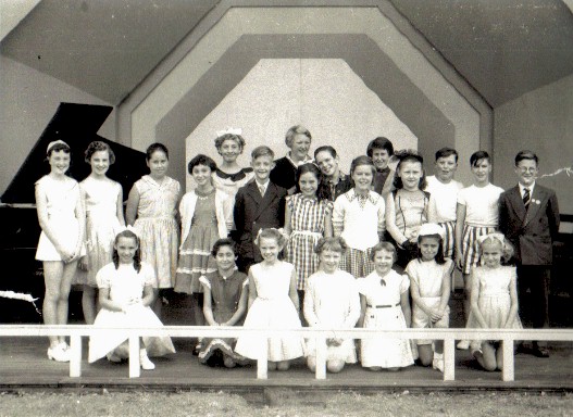 shell_theatre_rgregory2.jpg (73040 bytes)