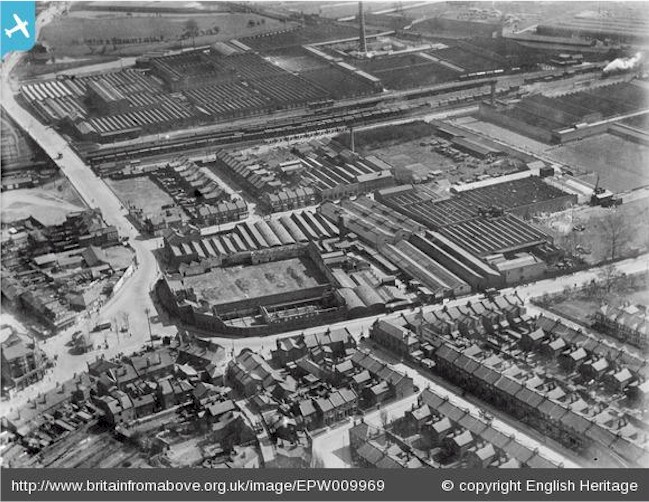 tottenham_hale_broad_lane_factories_1924.jpg (131949 bytes)